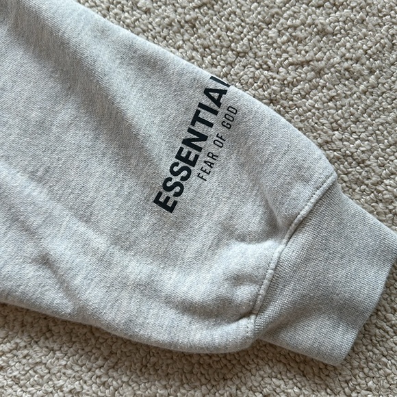 Fear of God Essentials Heather Oatmeal Crewneck - Picture 5 of 10